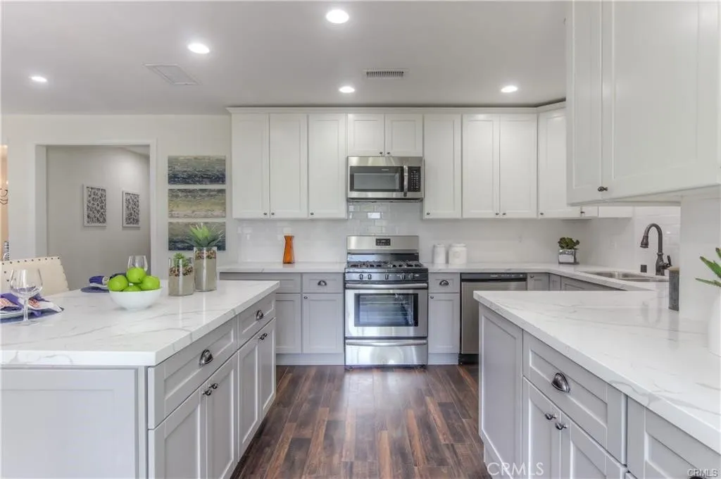 1925 N Screenland Drive, Burbank, California 91505 home-pic-6